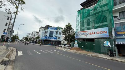 Cho thuê toà nhà mặt tiền ngang 8met đường thích quảng đức, hà quang i