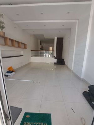 Cho thuê nhà 3 tầng mặt tiền đường: tố hữu - khu hòa cường
