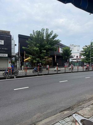 Mặt bằng kinh doanh tự do ngay mặt tiền đường