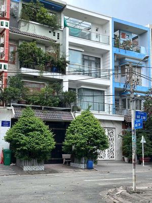 Cho thuê nhà đẹp full nội thất sát siêu thị Aeonmall dt 5*20m