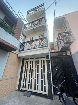 3 tỷ nhỏ - 4 tầng - trước nhà sân rộng - xvnt gần q1 - vuông vức a4