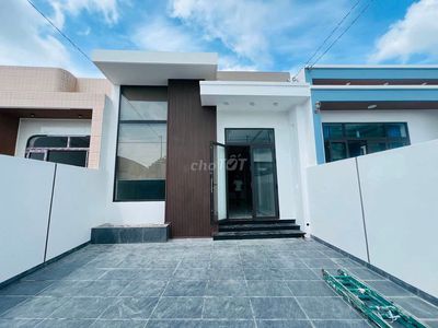 Bán nhà trung tâm Đất Đỏ 139m2 3PN sân ô tô nở hậu — ảnh 1