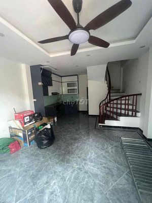 Cần cho thuê 4 tầng