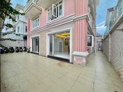 Cho thuê mặt bằng kinh doanh hoặc ngăn phòng ở_có sân đậu được xe hơi