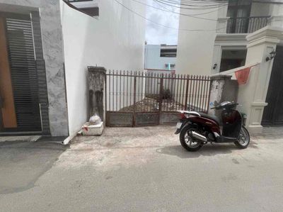 Bán lô đất mặt tiền đường 42 sau lưng bv Q2
