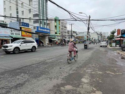 Bán nha mặt tiền đường Nguyễn Thị Đinh gần chợ