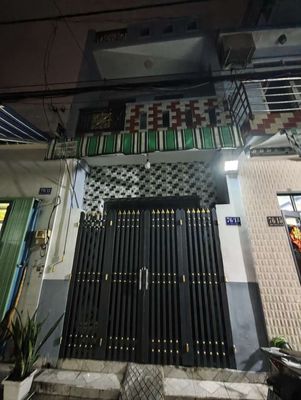 Nhà đúc 1 tấm sát khu tên lửa.