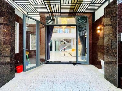 Gần Cv Làng Hoa - 65M² - 5 Tầng - Sát Mặt Tiền - Quang Trung