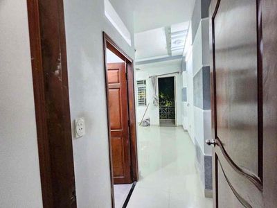 Cho thuê Nhà NC mới 7PN 7WC 1T3L 1 nhà xe 1 sân ở Gò Vấp