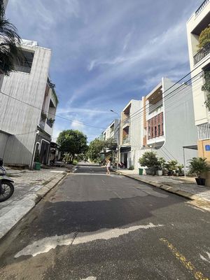 Cc bán lô Hoà Phú 3, sát Nguyễn Sinh Sắc, ra biển 2p, giá nhỉnh 5 tỷ