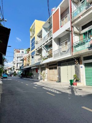 Nhà chính chủ - 65m2 - hxh - 3 tầng - quận 11 - chỉ 7.xx tỷ
