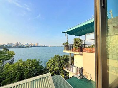 Bán nhà 40m2 Hồ Tây - Ô tô qua nhà
