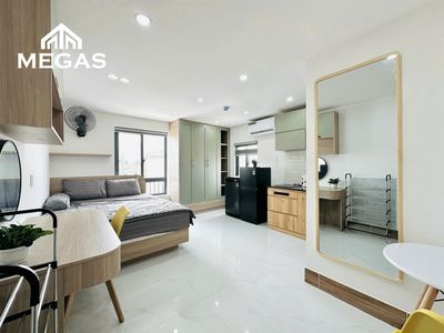 Căn hộ ban công mới 100% - full nội thất - ngay vincom phan văn trị