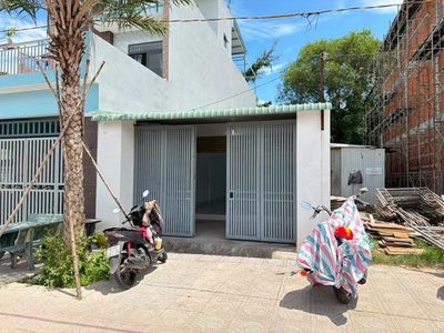 Bán Nhà Lái Thiêu Mặt Tiền Nhựa 8m đối diện Chợ