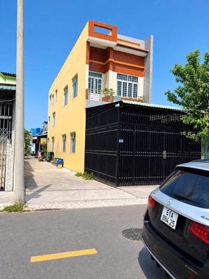 Cho thuê nhà 150m2, 4PN, đường 8m, Thuận An, 8tr/tháng