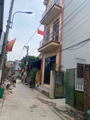 nhà 3 tầng đan Phượng gần thị trấn phùng