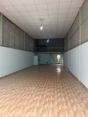 cần cho thuê kho PTTN .Dt 5x18 có gác Lửng giá 8 triệu 5 đường xe tải