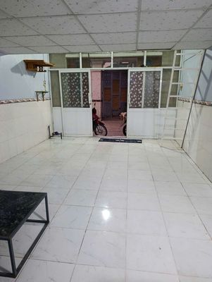Nhà 2 phòng ngủ có máy lạnh đường Ích Thạnh, Lò lu, Trường thạnh