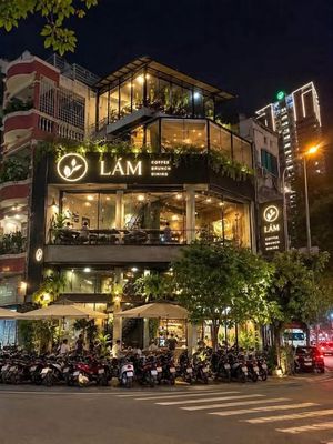 Nhà hàng cafe căn góc 2MT 144 Cô Giang, Q1. Dt: 8x10m, Kc: trệt 3 lầu