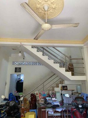 Nhà nguyên căn, 4x12.5 đúc 1T2Lst giá 11 tr/th