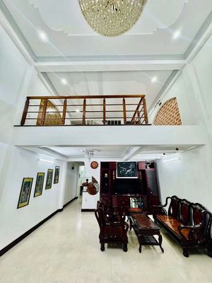 Cho thuê nhà 3 tầng mặt tiền đường: tống phước phổ - hòa cường