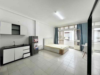 Căn phòng full nội thất ban công rộng nằm ngay tại trung tâm phú nhuận