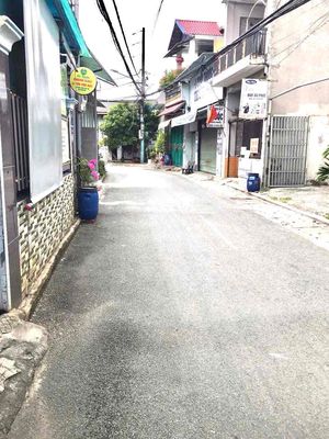 bán đât tặng nhà c4. co 9 p trọ dt 164m2 kp chiêu lieu p dĩ an