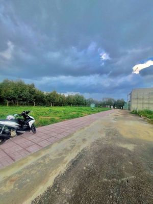 Nền mặt tiền nhựa có vỉa hè ngay trung tâm Long Khánh