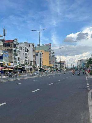 339m2 mặt tiền Dương Quảng Hàm, Gò Vấp, chiều ngang 8.35m
