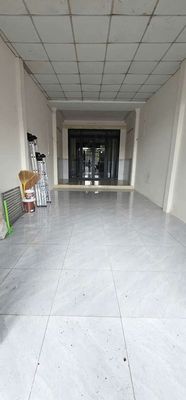 cho thuê nhà mặt tiền dt 100m2