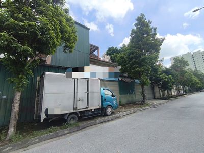 Cho thuê biệt thự 350m2 thiết kế 3 tầng phù hợp làm kho kdt Cầu Bươu