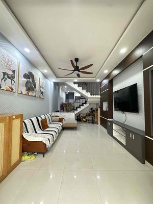 sụp hầm nhà 3 tầng full nội thất kiên cố