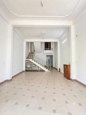 Cho thuê nhà tầng 3pn đường Nguyễn Chí Diễu, Sơn Trà có nội thất