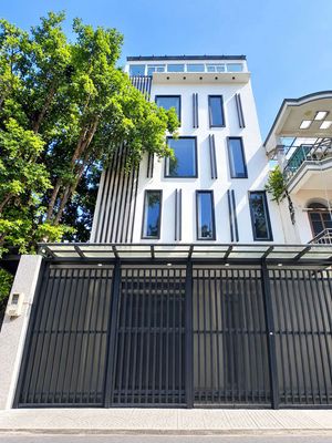 Cho thuê tòa nhà 8x20m, hầm trệt 4 lầu 120 triệu — ảnh 1