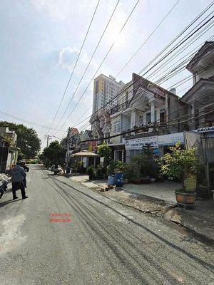 Nhà sổ hồng riêng mặt tiền, sát ql 1k, gần bigc go dĩ an.