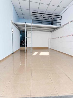Kiot mặt bằng kinh doanh - gác ở lại - lối đi riêng - gần chợ