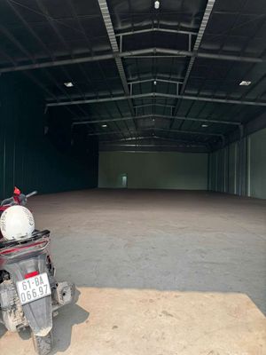 Xưởng Dĩ An 700m đường cont điện 3fa sản xuất , trần chống nóng