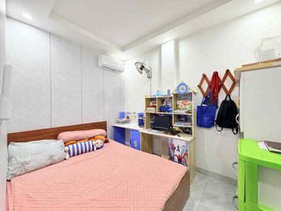 Nhà 2 tầng lô góc sát Sư Phạm , vừa ở vừa khai thác dòng tiền .