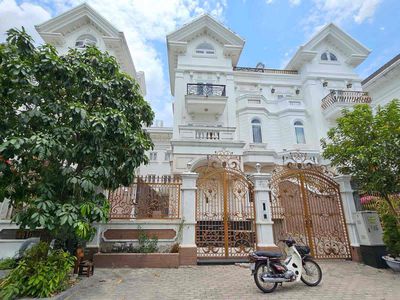Cho thuê Biệt Thự Cityland P5 Gò Vấp. Diện tích 9x20 Hầm 4 Tầng 10PN