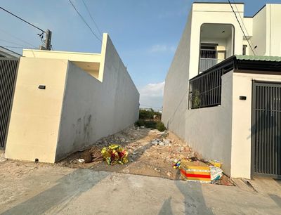 Định cư nước ngoài bán lô đất 80m2 sổ hồng thổ cư ngay ngã 4 tân triều