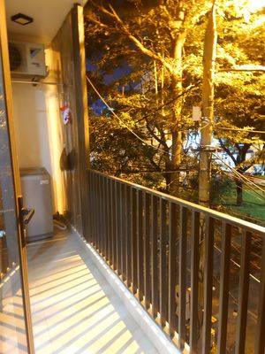 Cho thuê căn hộ Studio có ban công gần cầu Trần Thị Lý.