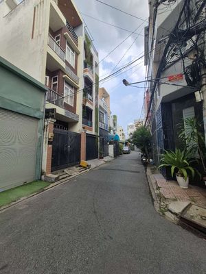 Cho thuê nhà 4,2x15m 3 lầu 4pn 5wc.hxt ngay eon tân phú