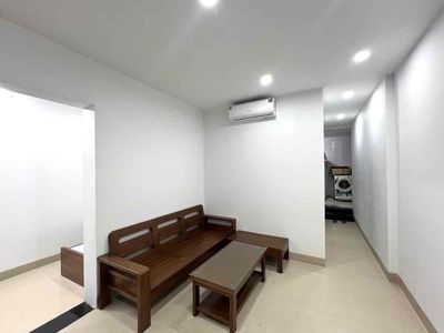 Cho thuê nhà tập thể Tăng Bạt Hổ, Hai Bà Trưng. 50m2 T1 2PN giá 11 tri