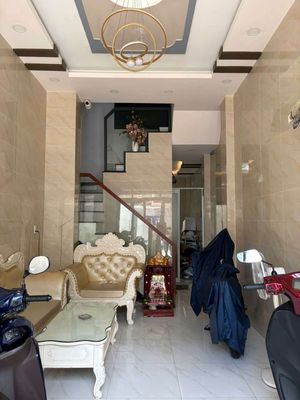 Nhà 5 phòng mặt tiền đường trần quý