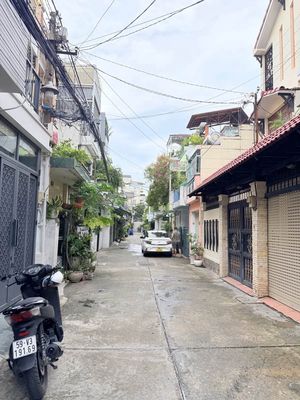 Nhà hẻm xe hơi 52m2 kế Quận 10, Quận 3