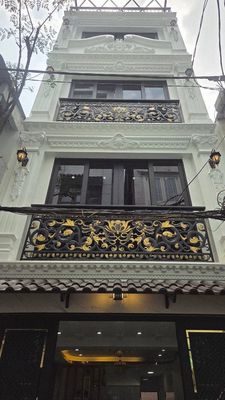 Bán nhà mặt tiền Quận 3, 4 tầng, sân thượng