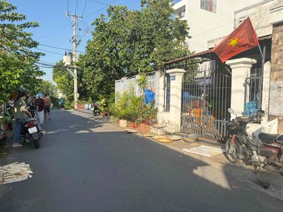 cần bán nhà chính chủ , hẻm xe hơi tránh nhau