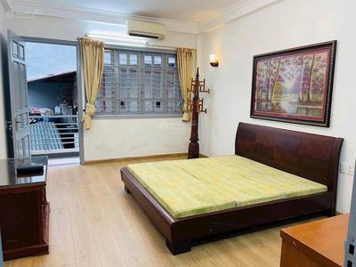 11 triệu/ tháng phố Nguyễn Hoàng Tôn, Tây Hồ, nhà thoáng, có ban công