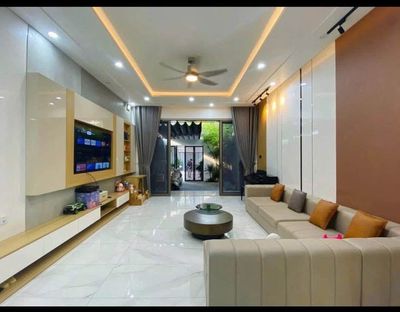 Cho thuê nhà 3 tầng Bàu Tràm Trung, 3PN, 3WC, sân ô tô