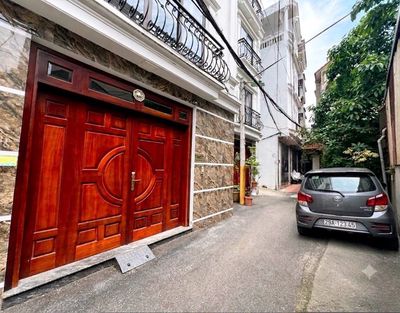 Bán nhà Thạch Bàn, 43m2, 5 tầng, ô tô đỗ cửa